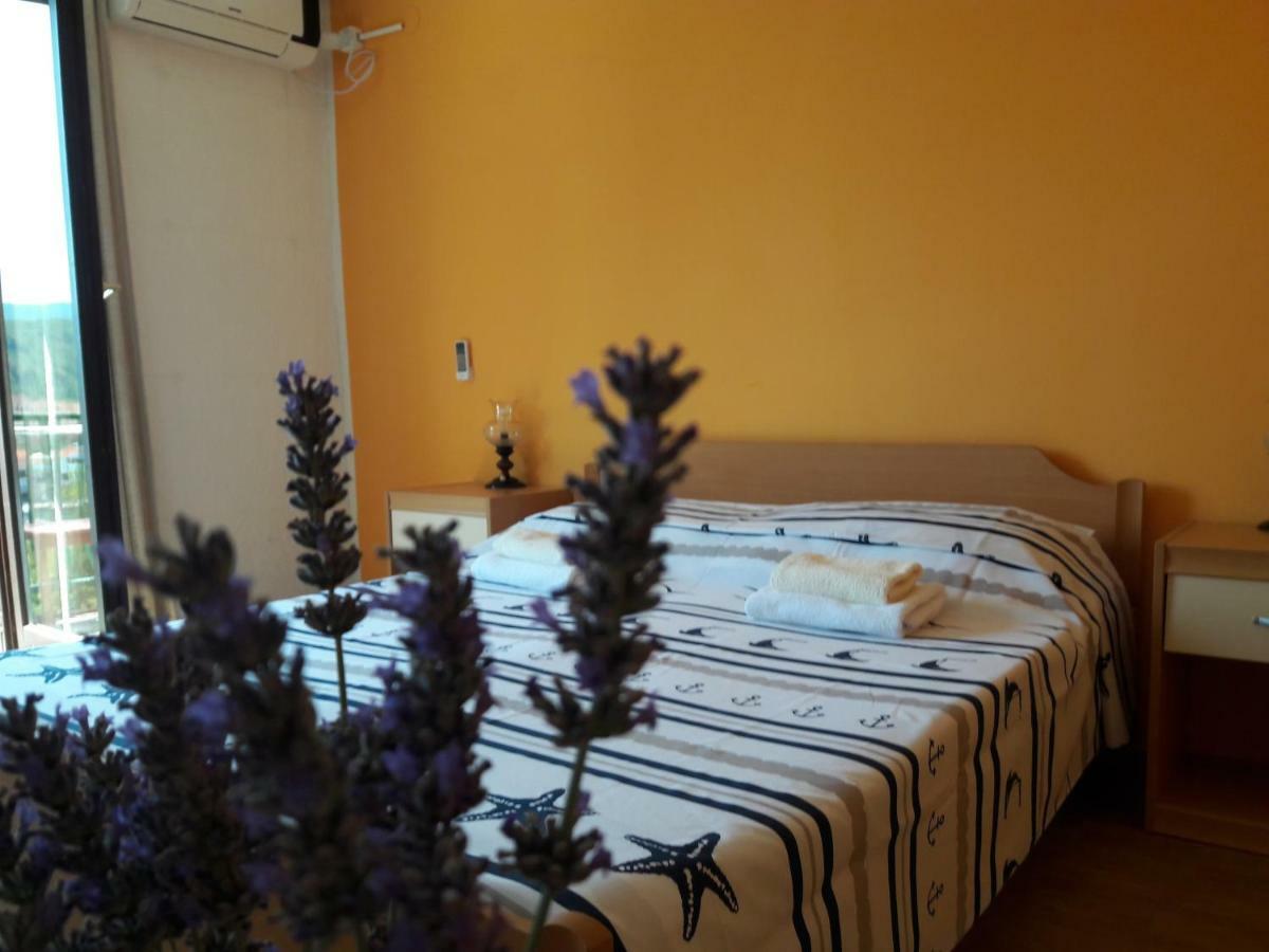 Villa Welcome Vrboska Bagian luar foto